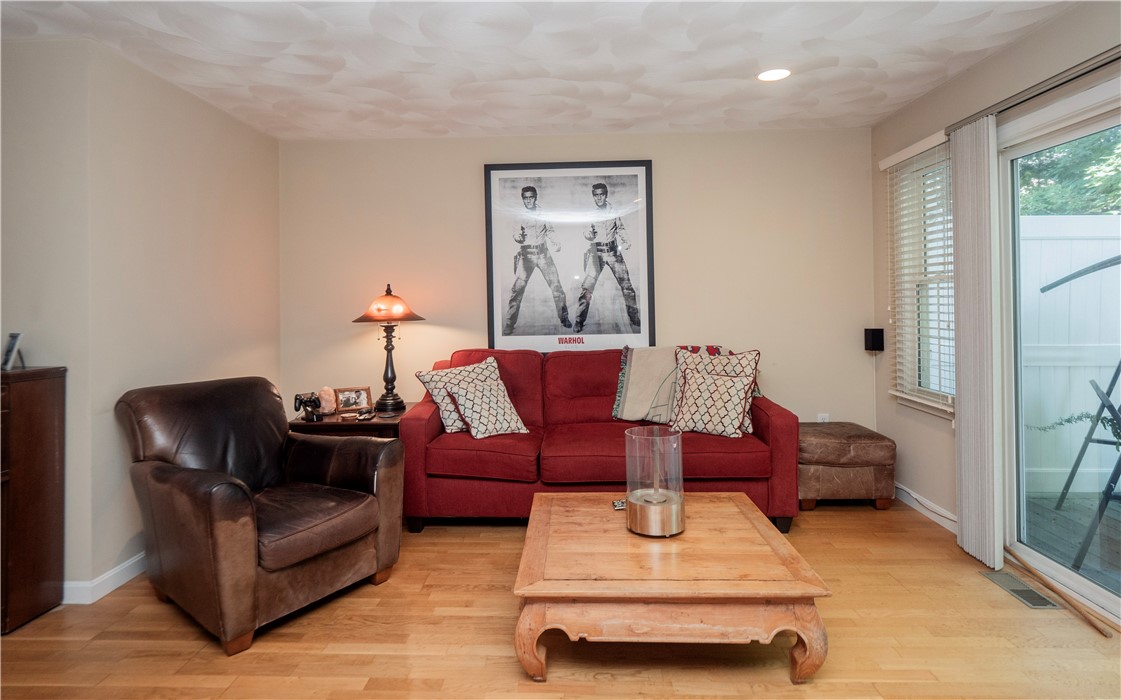 881 Greenwich Avenue 26