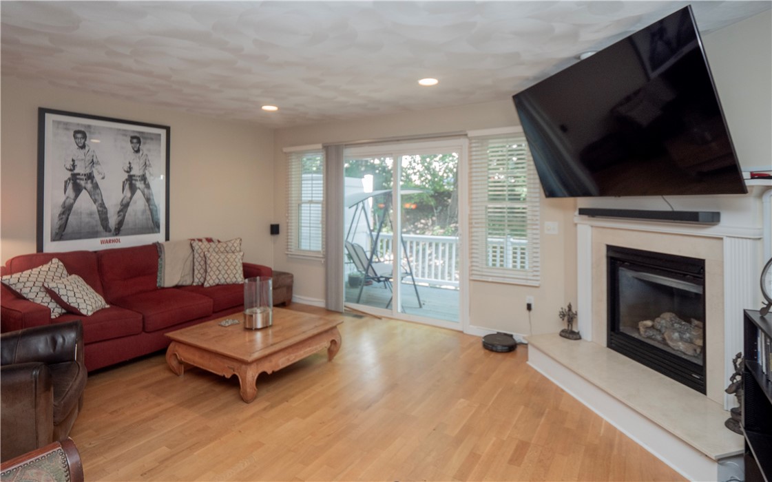 881 Greenwich Avenue 26