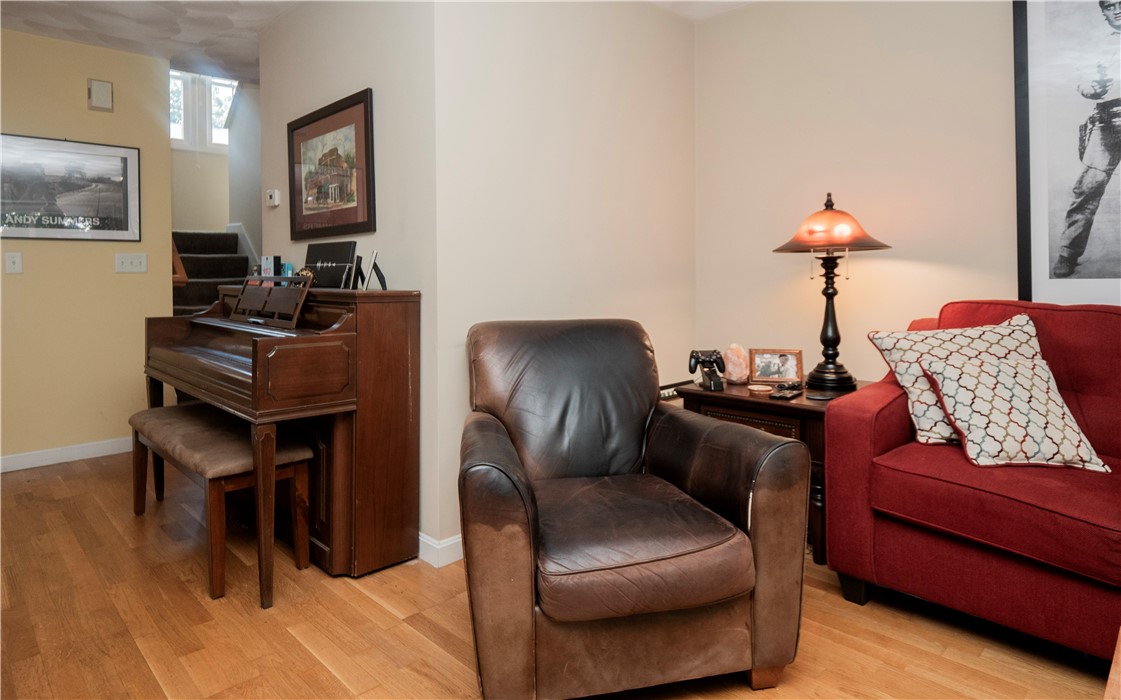 881 Greenwich Avenue 26