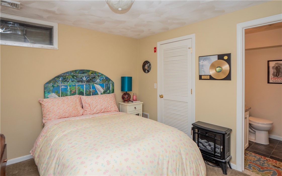 881 Greenwich Avenue 26