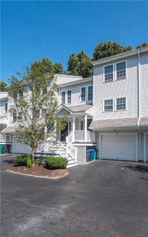 881 Greenwich Avenue 26