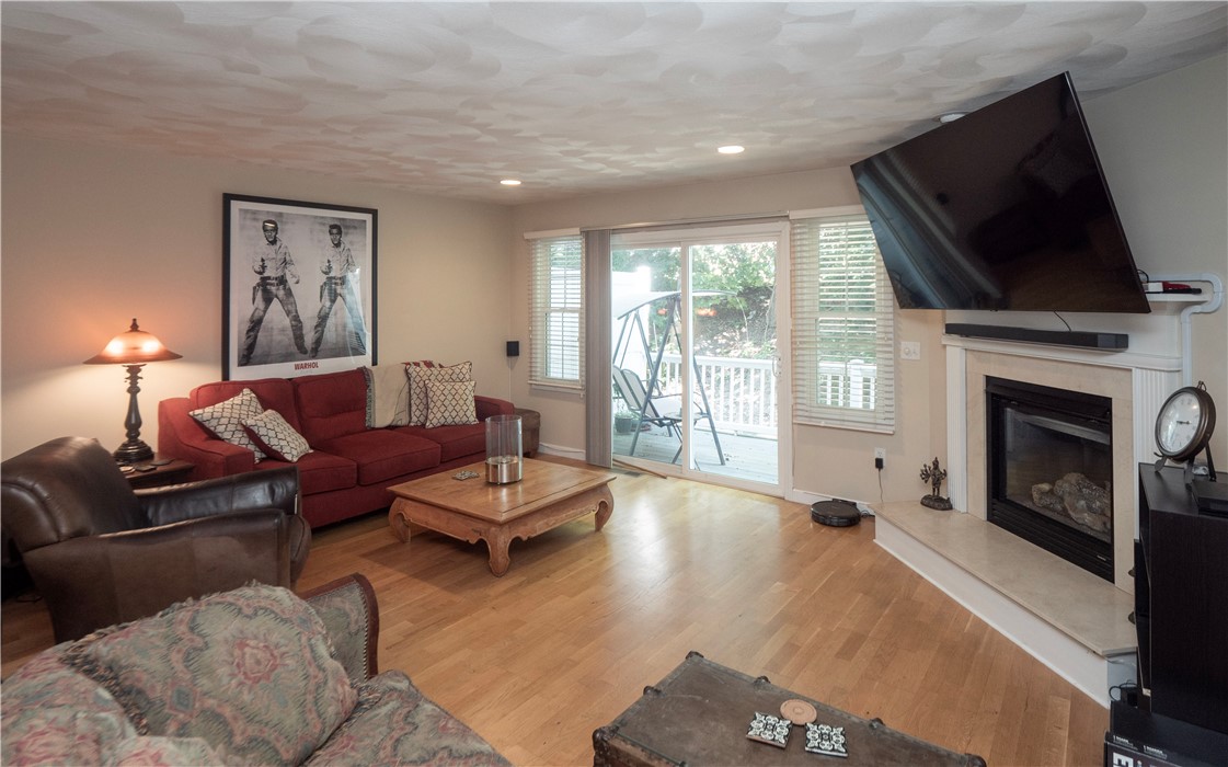 881 Greenwich Avenue 26