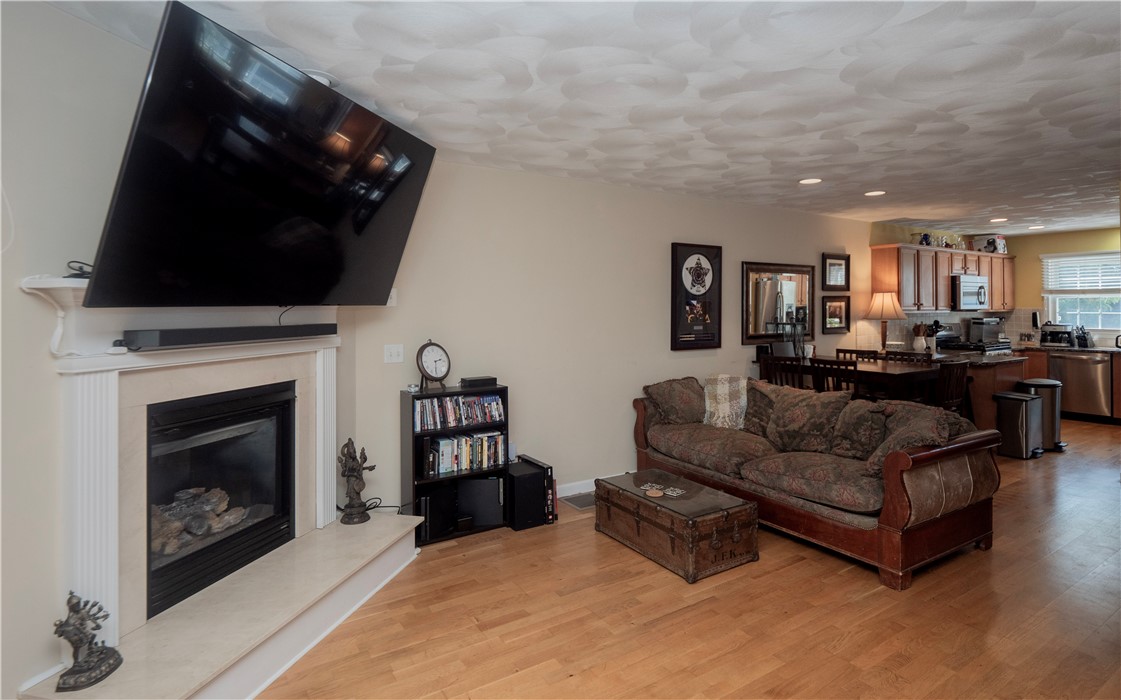 881 Greenwich Avenue 26