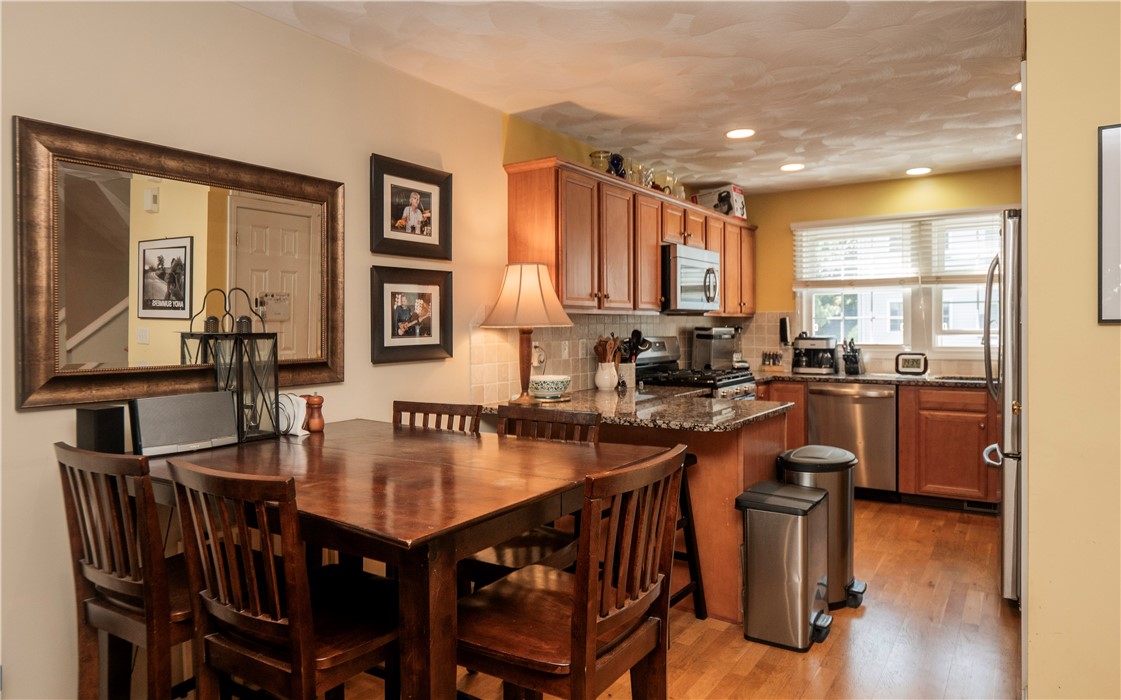 881 Greenwich Avenue 26