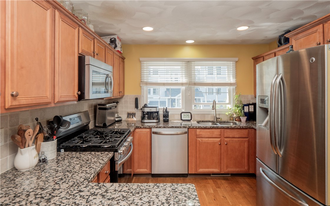 881 Greenwich Avenue 26