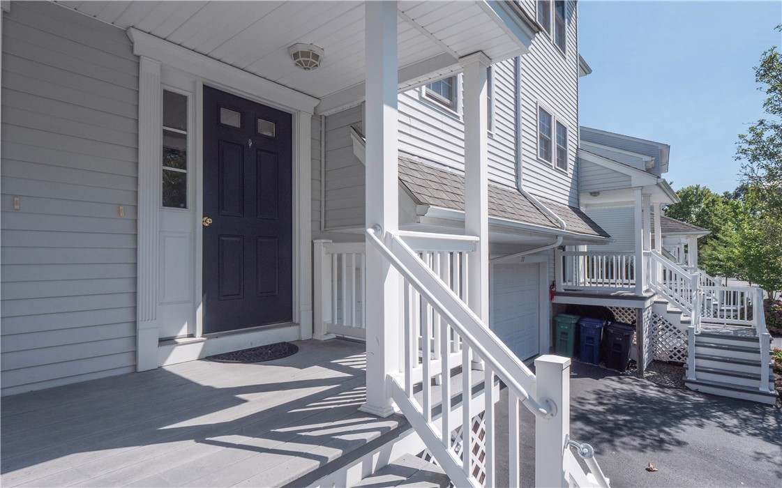 881 Greenwich Avenue 26