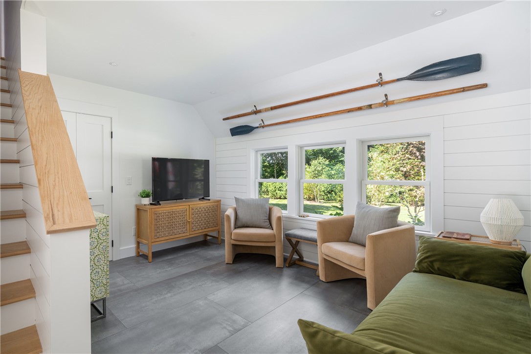 2 Scull Street