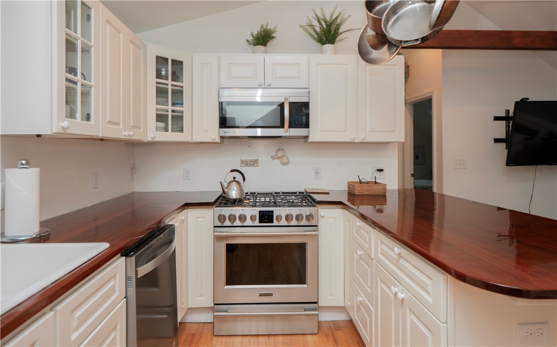 7 Carroll Avenue 3