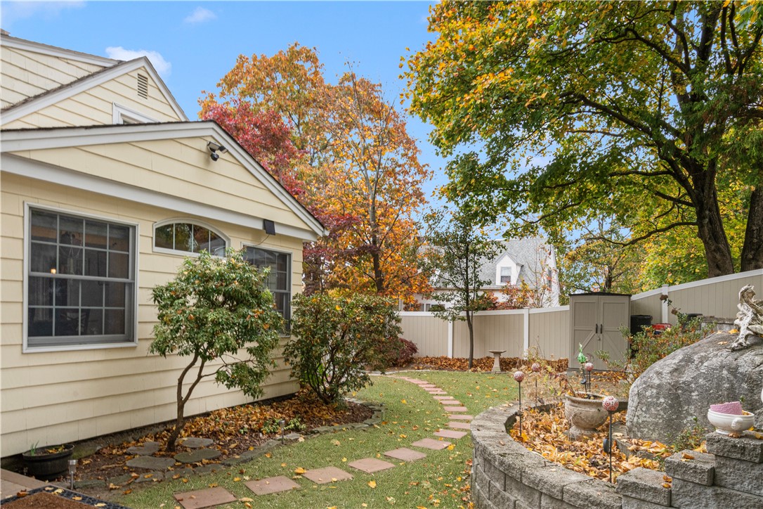 24 West View Avenue
