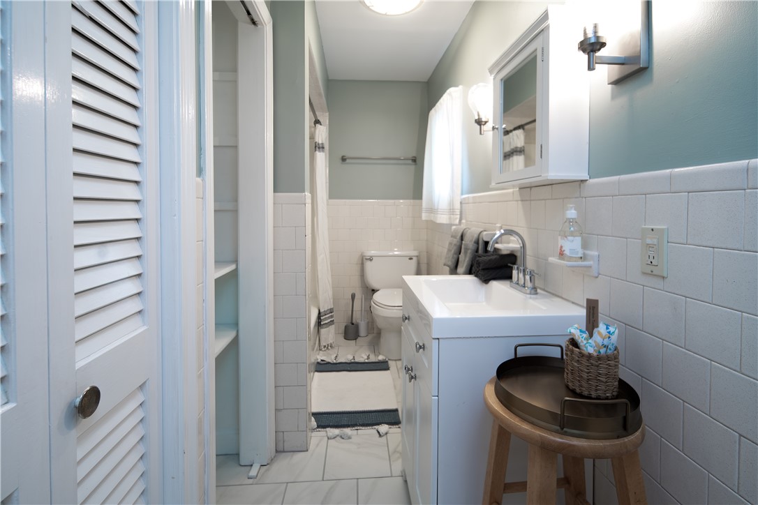 534 Aquidneck Avenue A
