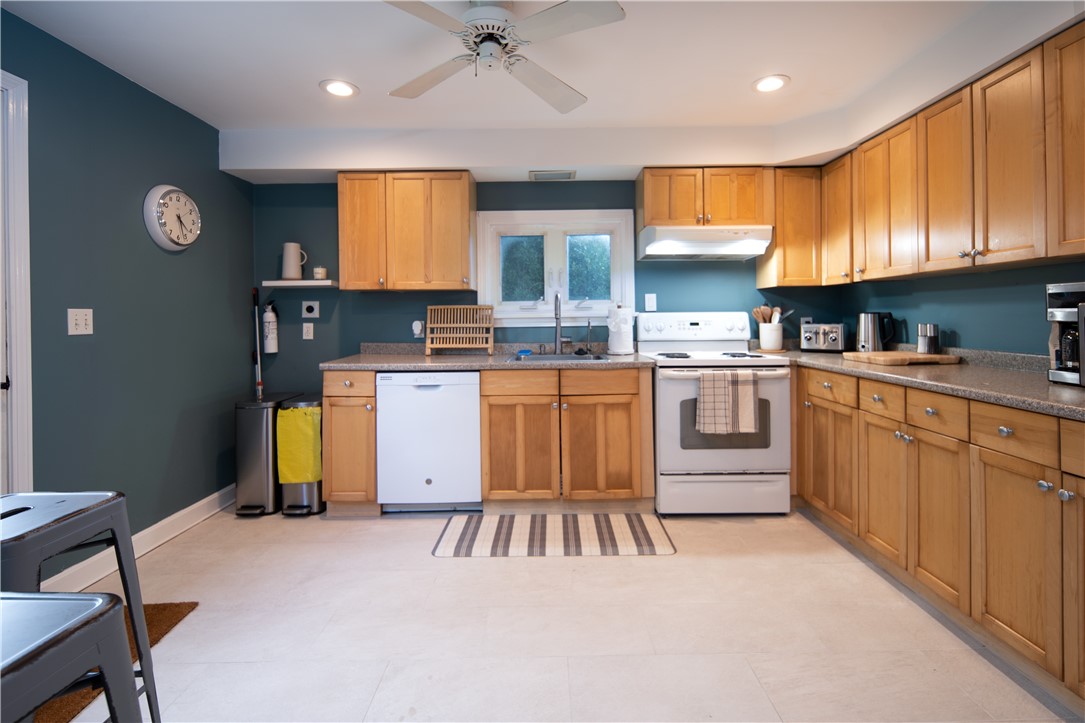 534 Aquidneck Avenue A