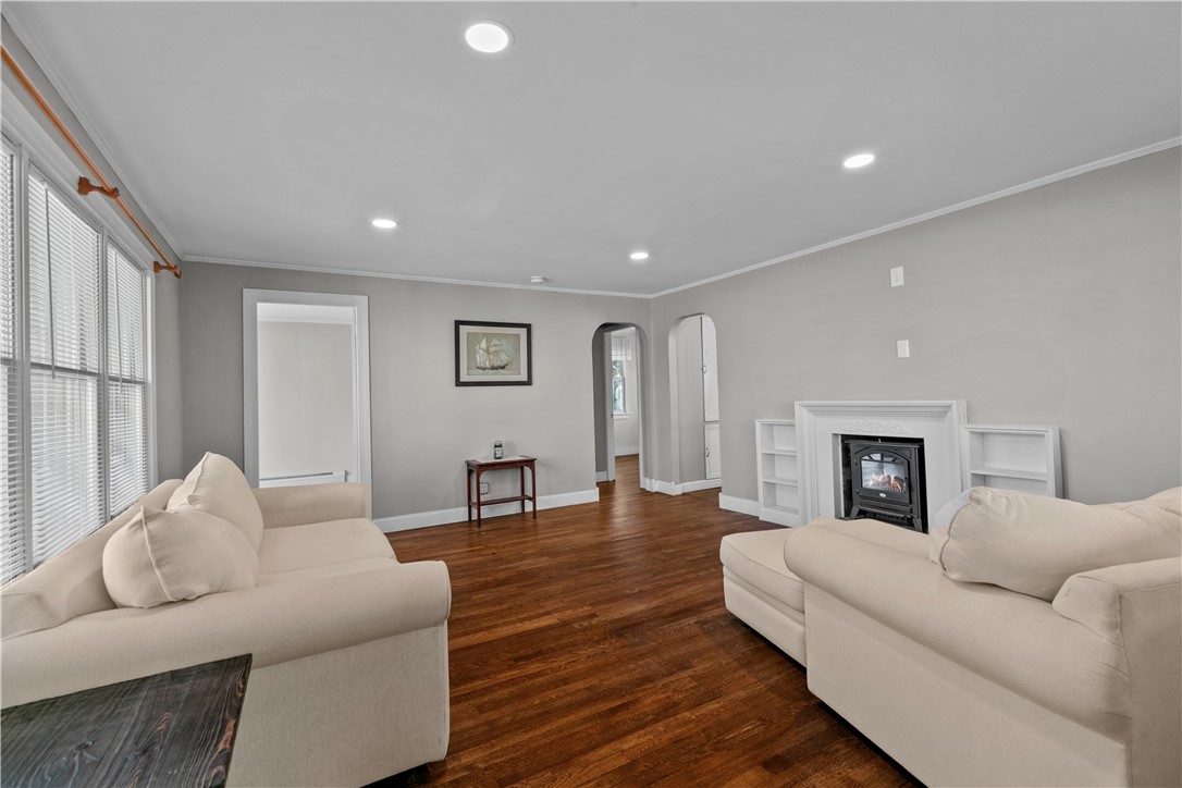 98 Foxboro Avenue