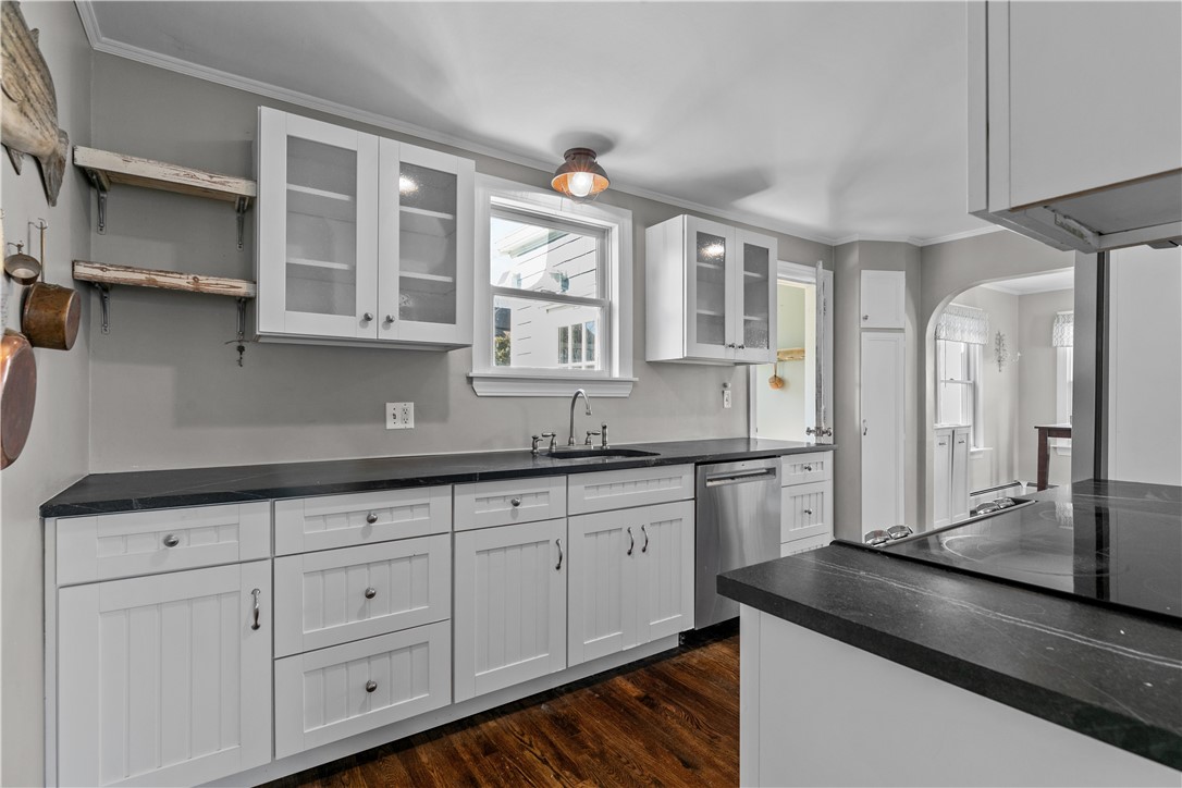 98 Foxboro Avenue