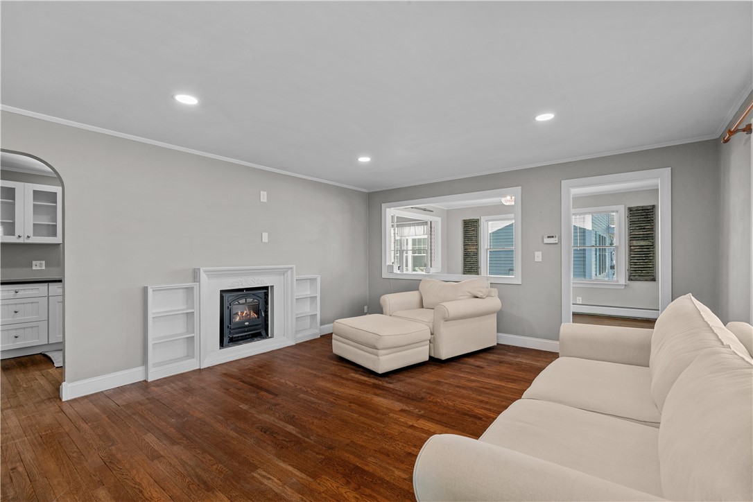 98 Foxboro Avenue