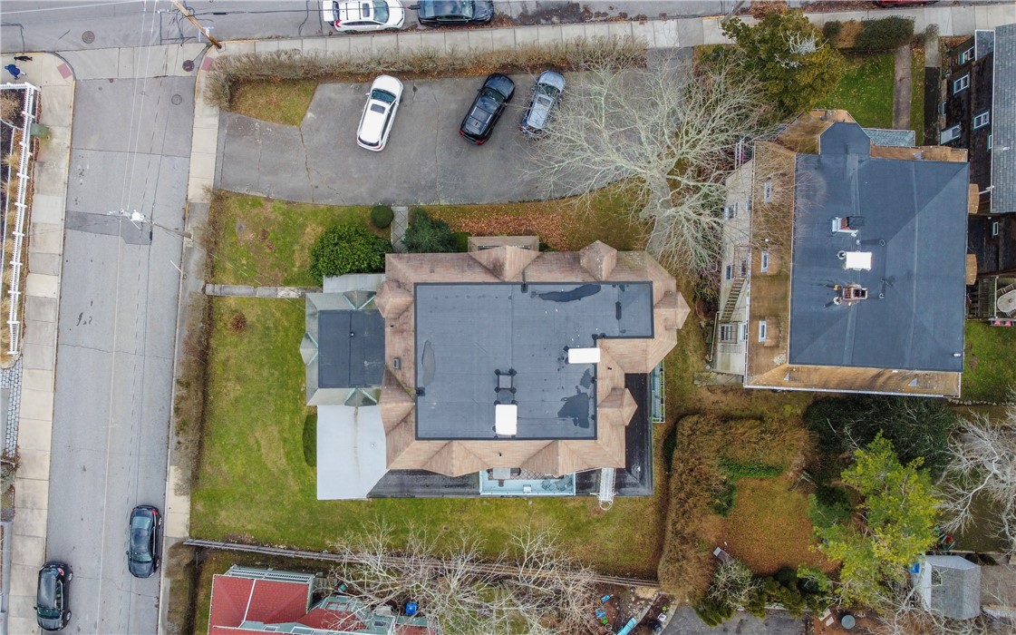 569 Spring Street 1N