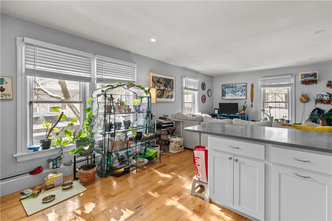 31 Sunset Avenue 1U