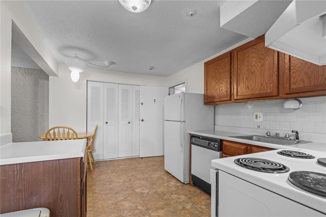 1190 Charles Street 7