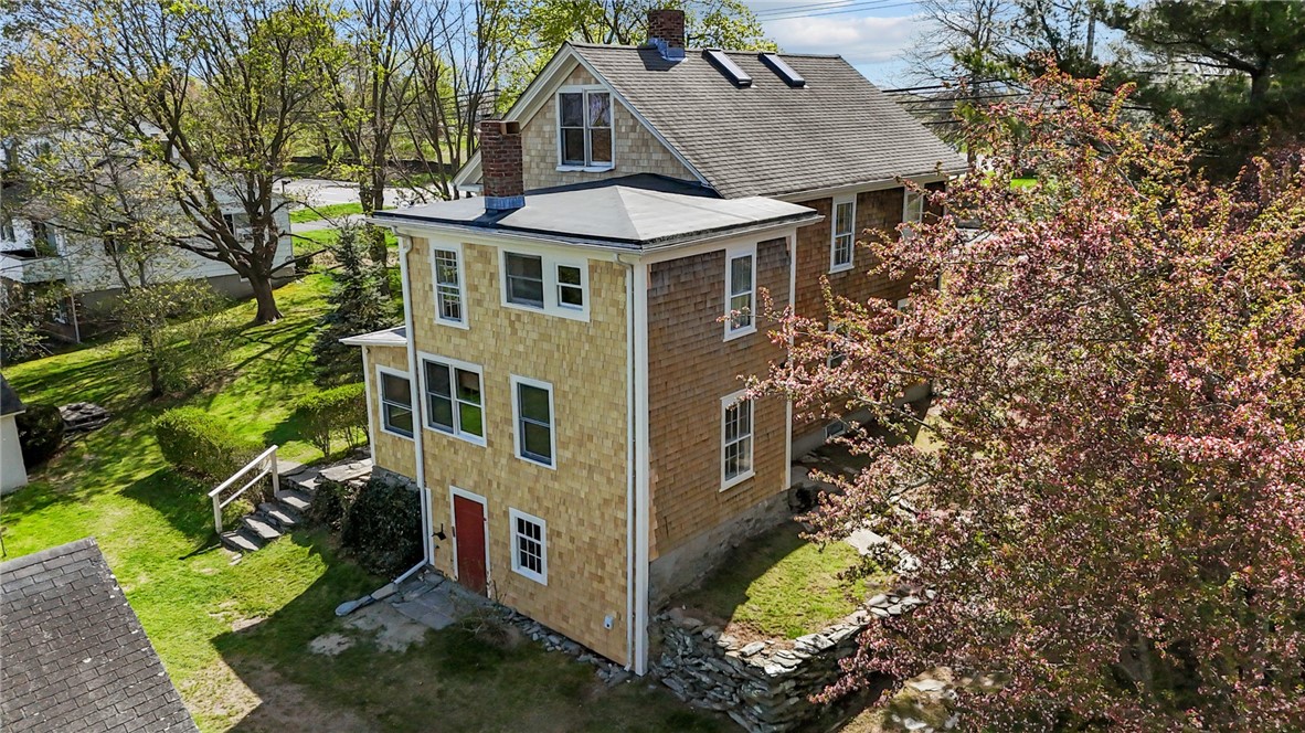 1667 East Main Road