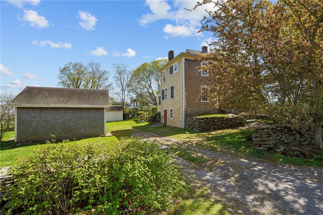 1667 East Main Road