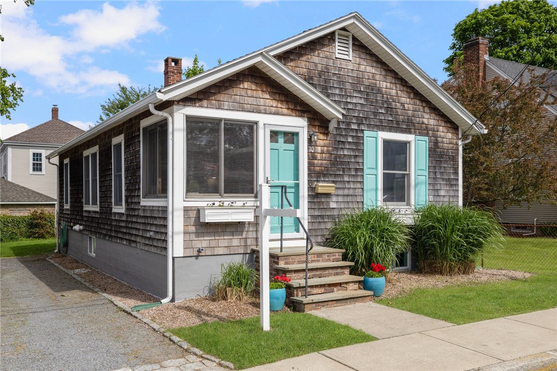 10 Curry Avenue