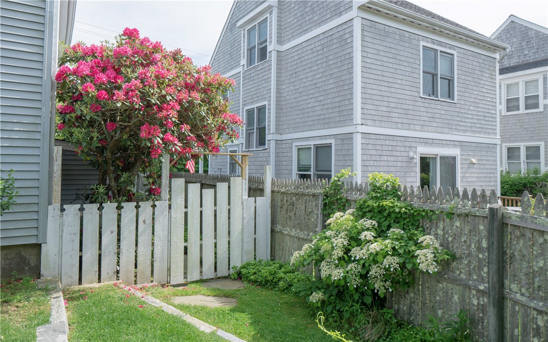 4 Draper Avenue