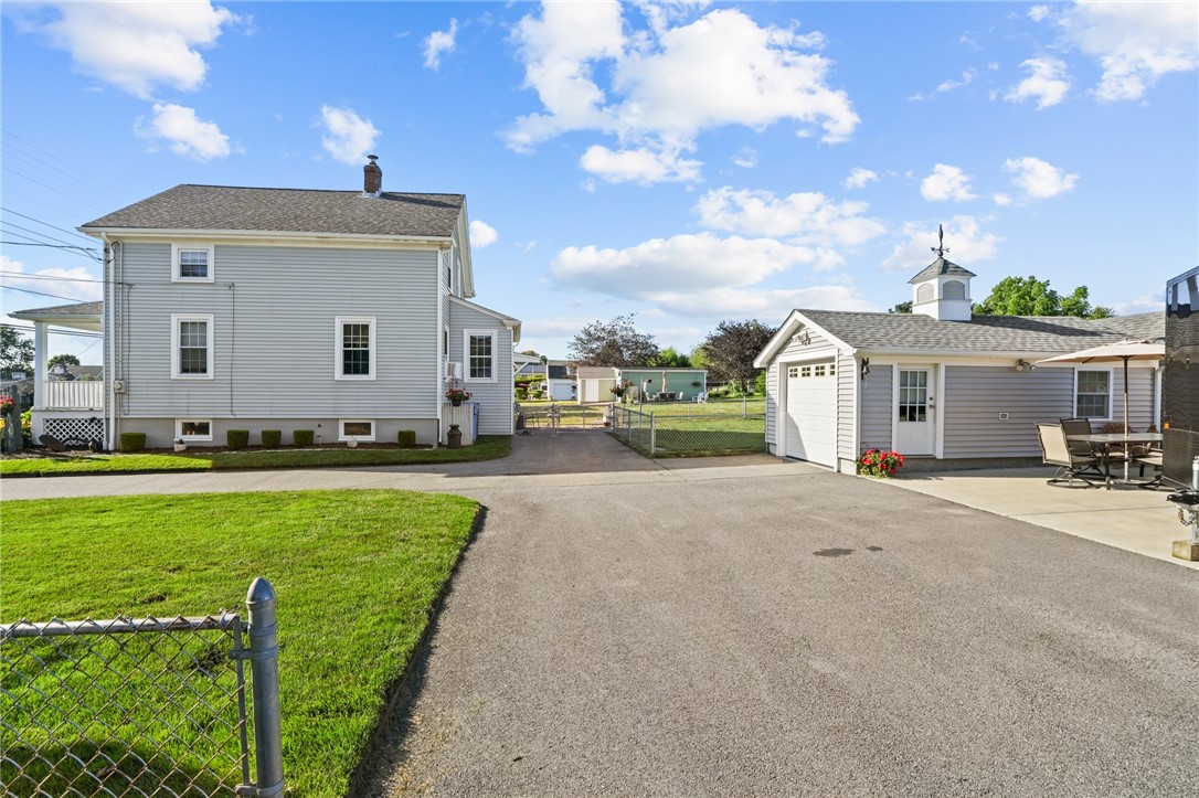 549 Aquidneck Avenue