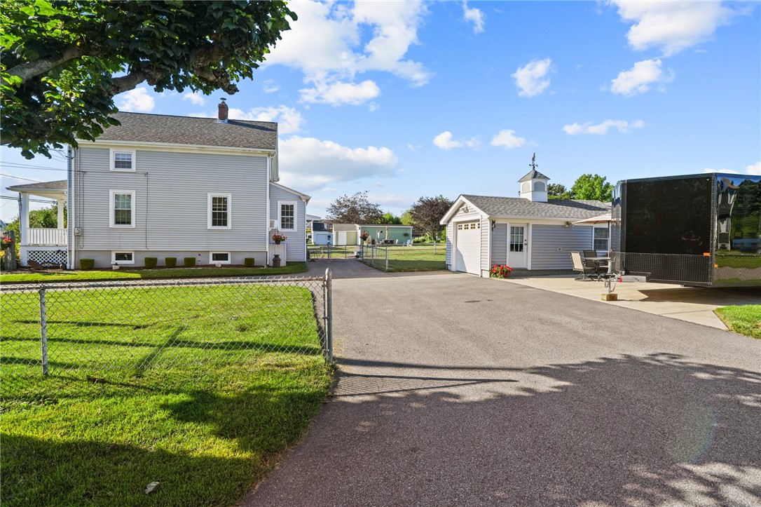 549 Aquidneck Avenue