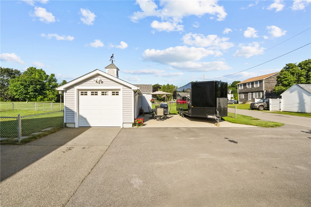 549 Aquidneck Avenue