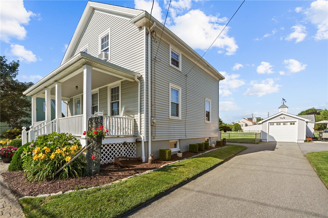 549 Aquidneck Avenue
