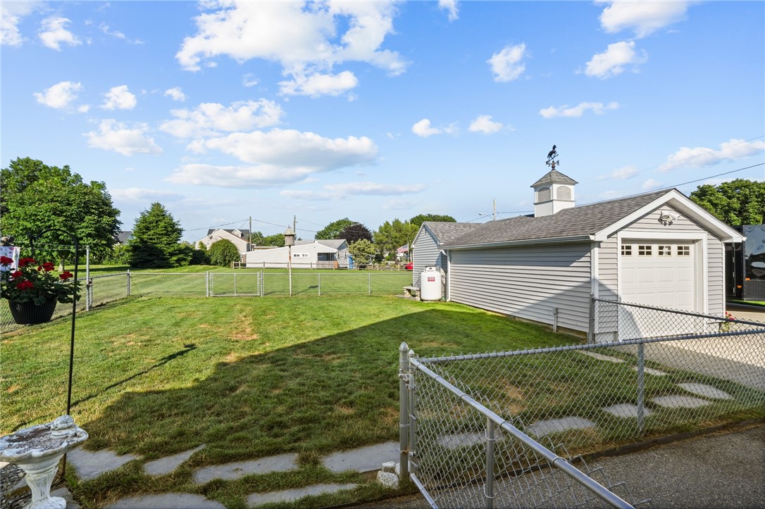 549 Aquidneck Avenue