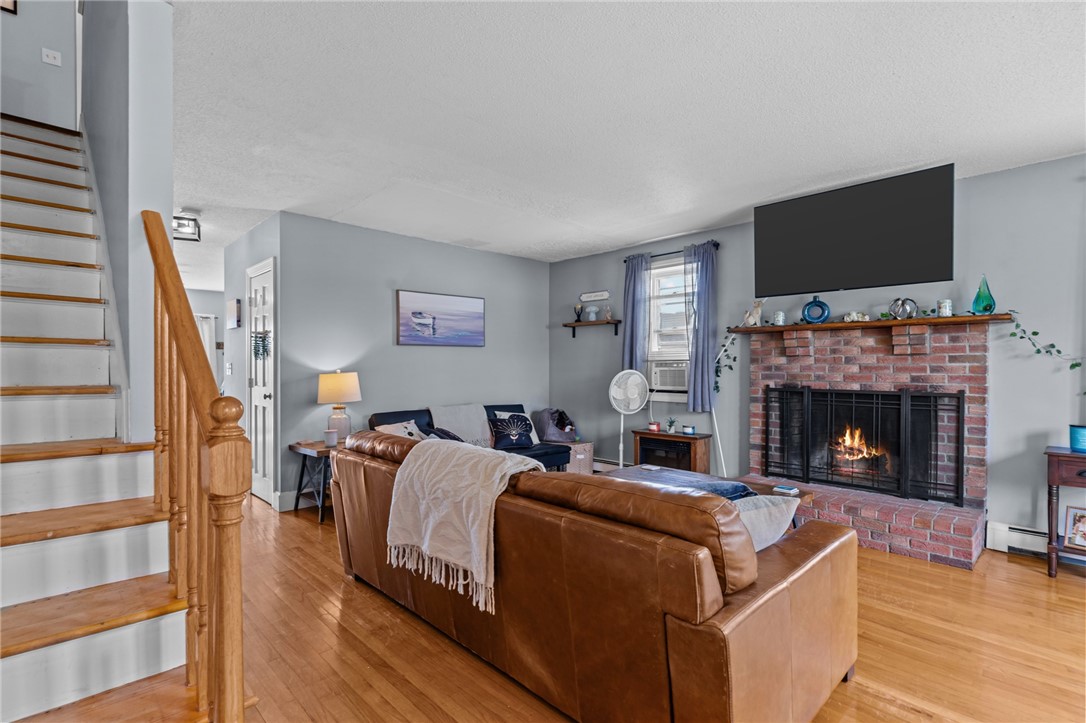 223 Oliphant Lane