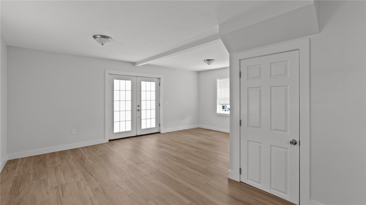 2958 East Main Road