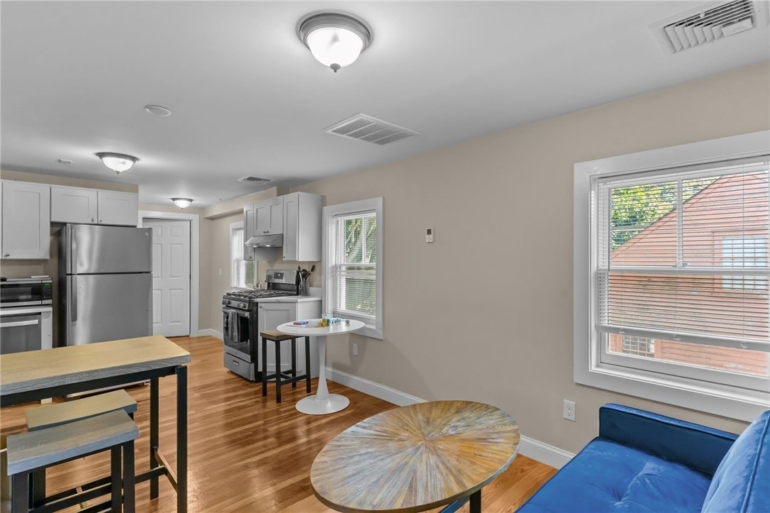 16 Brinley Street 8