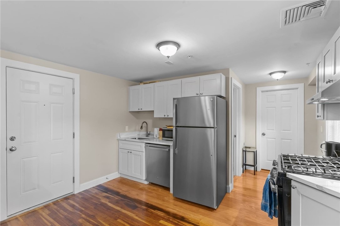16 Brinley Street 8