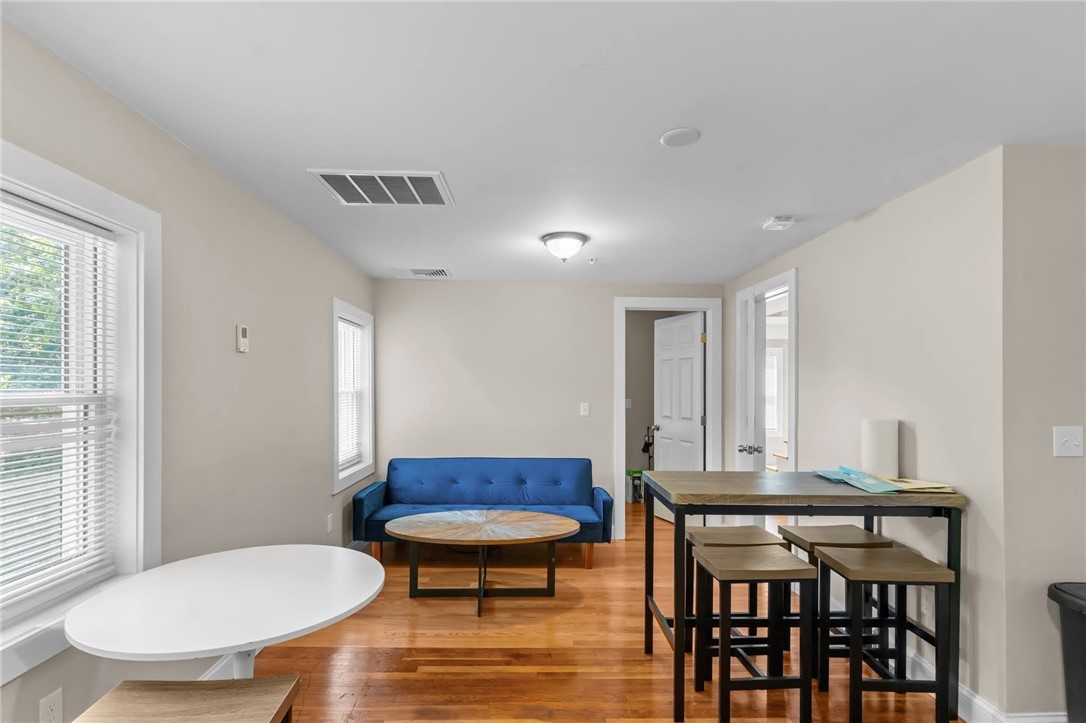 16 Brinley Street 8