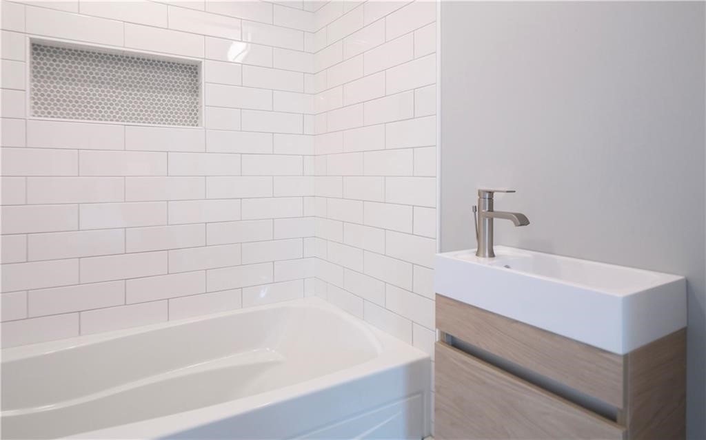 118 Ruggles Avenue 101