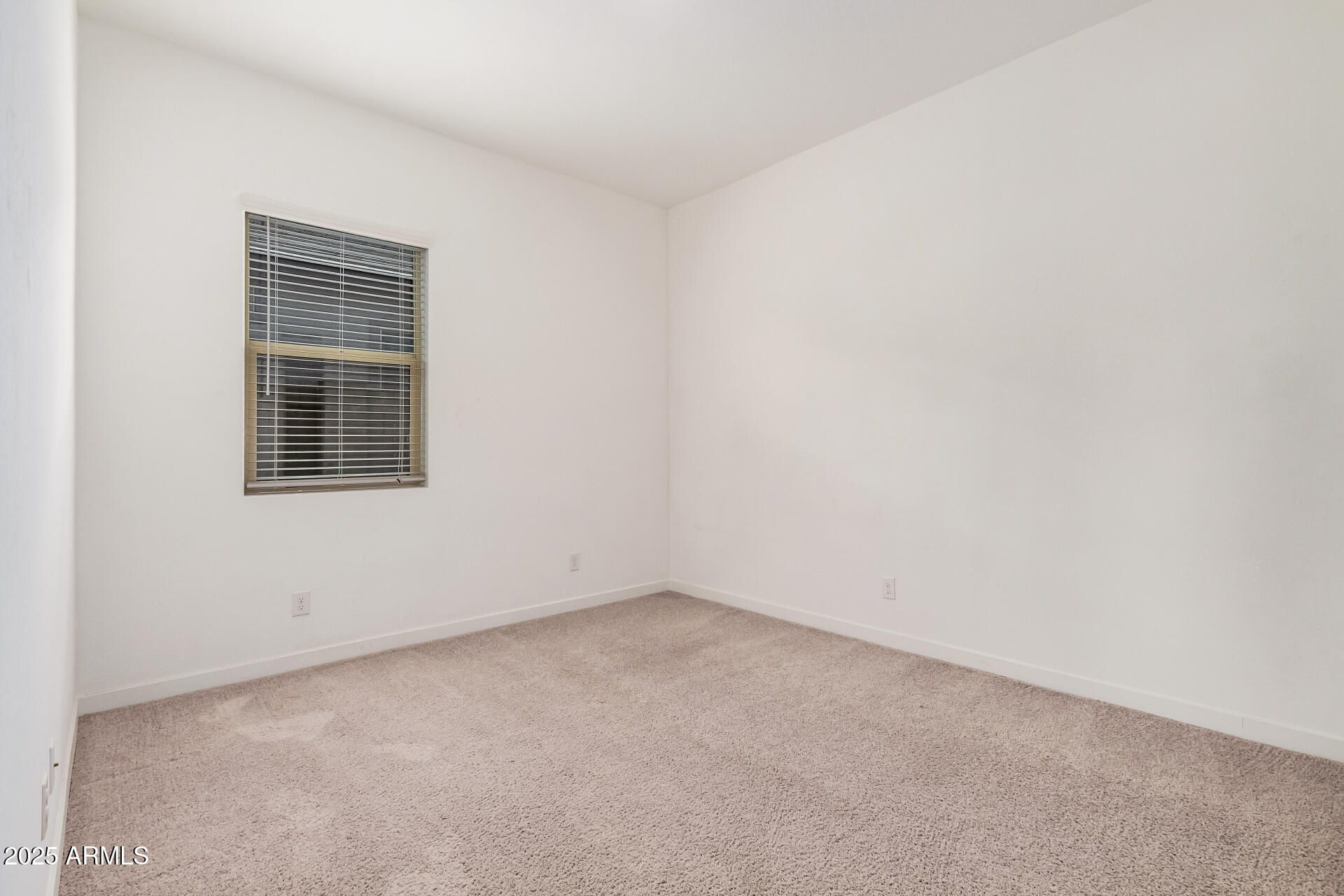 18926 W DESERT HILLS Drive