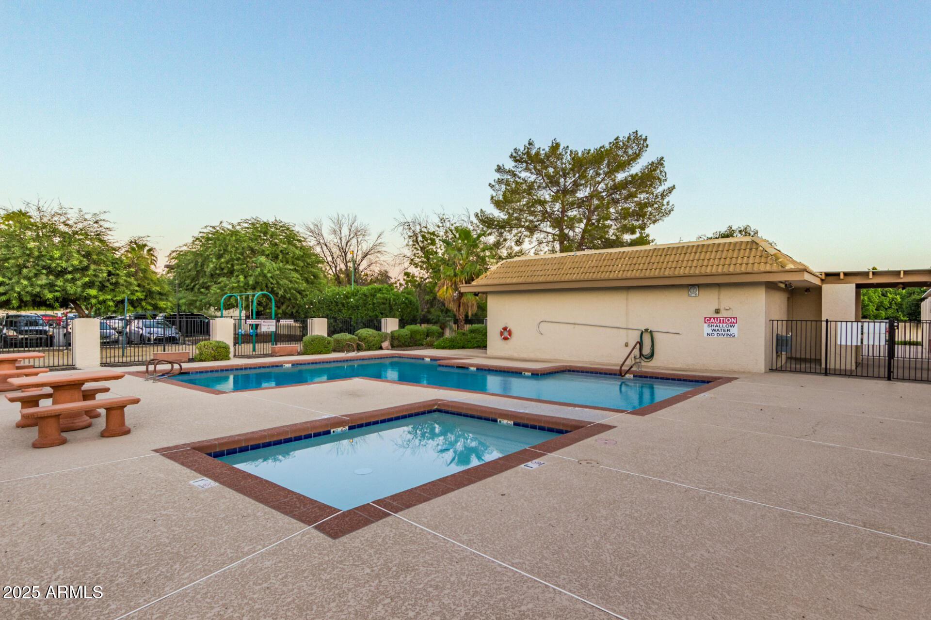 4504 W CONTINENTAL Drive