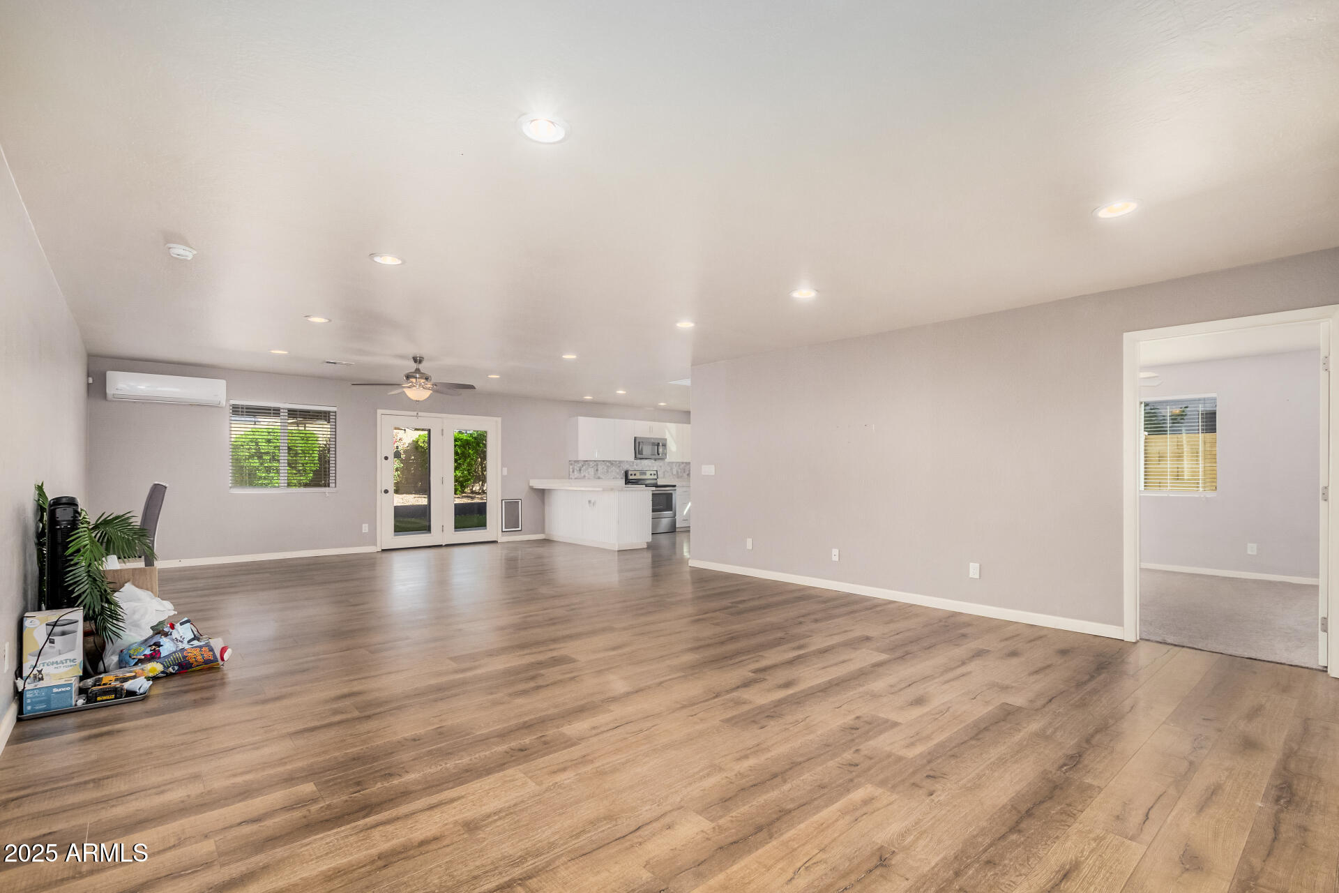 4950 W GROVERS Avenue, Glendale