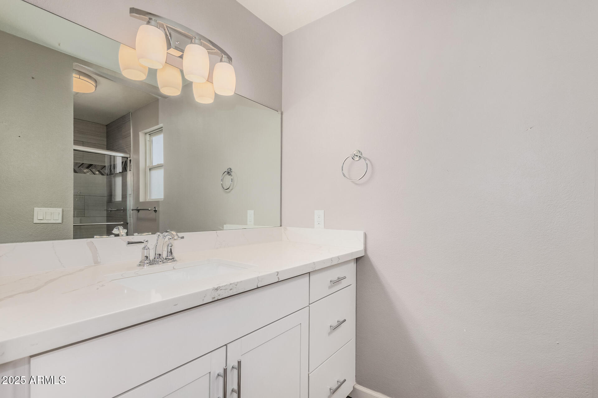 4950 W GROVERS Avenue, Glendale