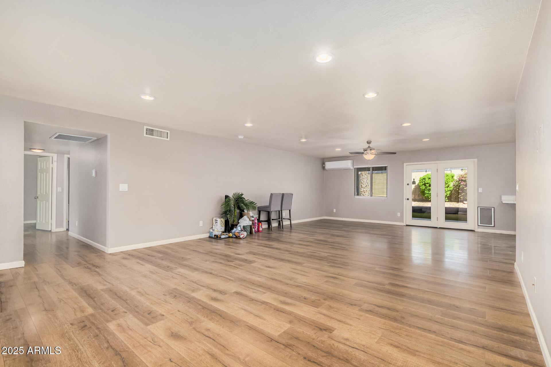 4950 W GROVERS Avenue, Glendale