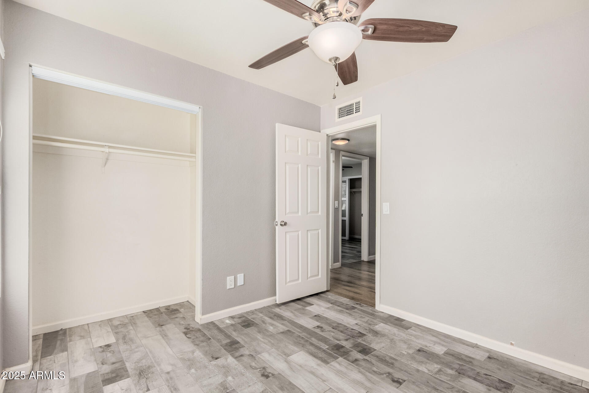 4950 W GROVERS Avenue, Glendale