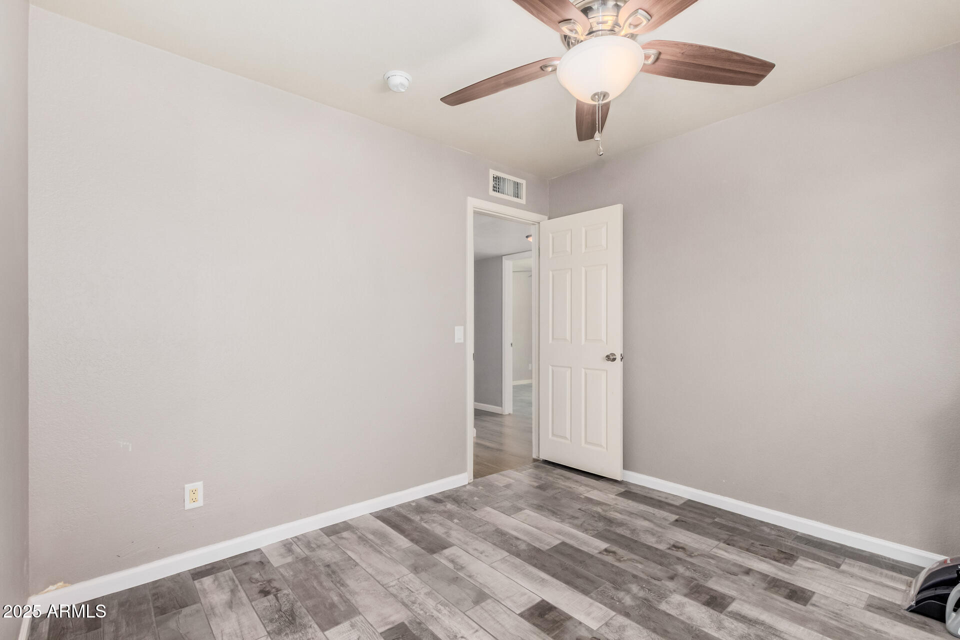 4950 W GROVERS Avenue, Glendale