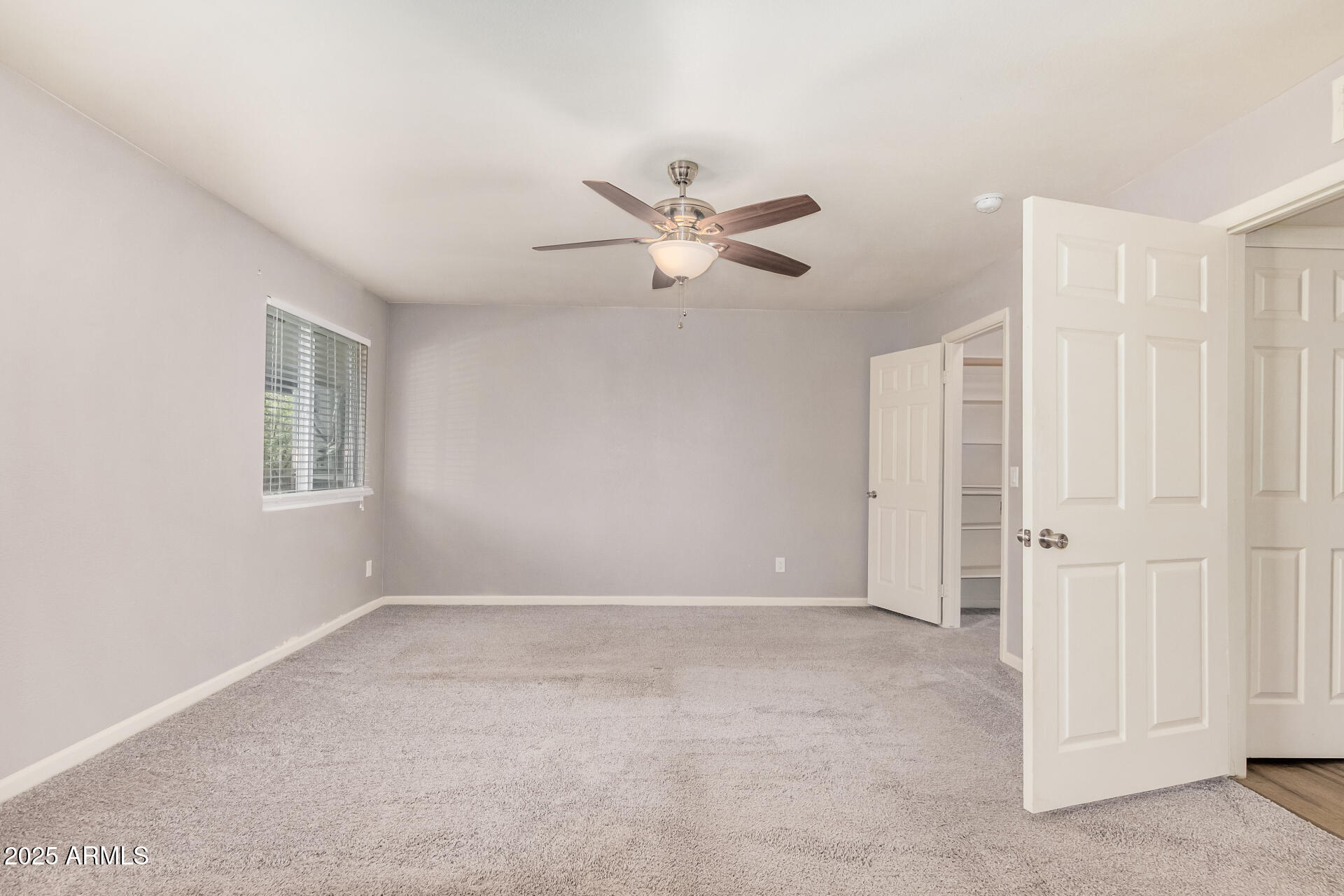 4950 W GROVERS Avenue, Glendale