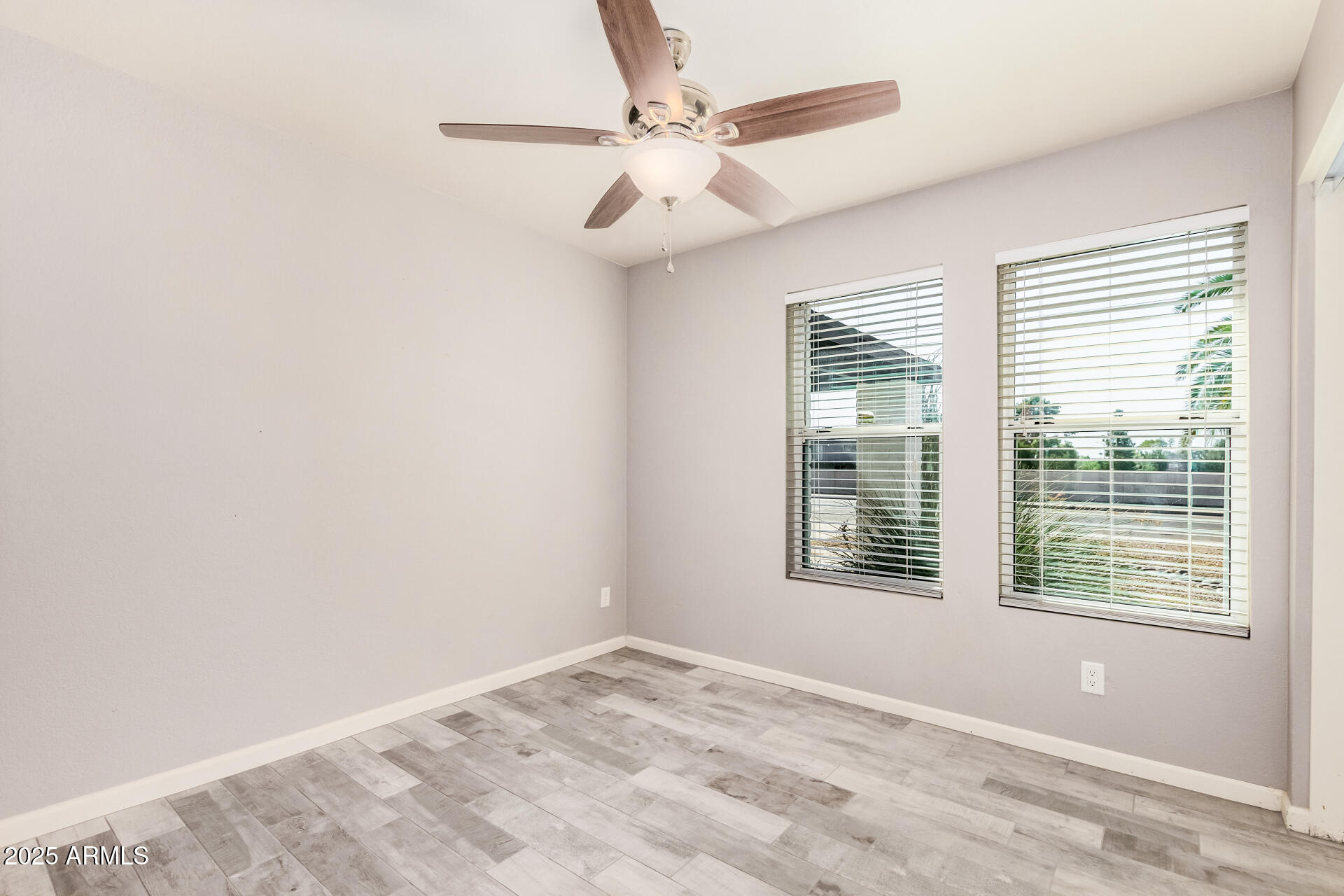 4950 W GROVERS Avenue, Glendale