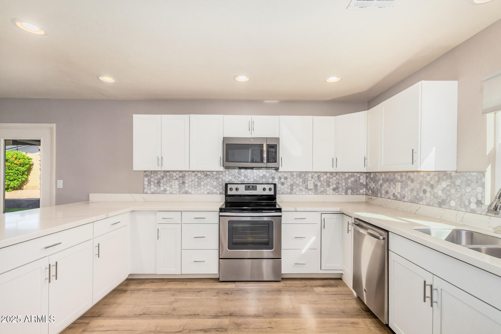 4950 W GROVERS Avenue, Glendale