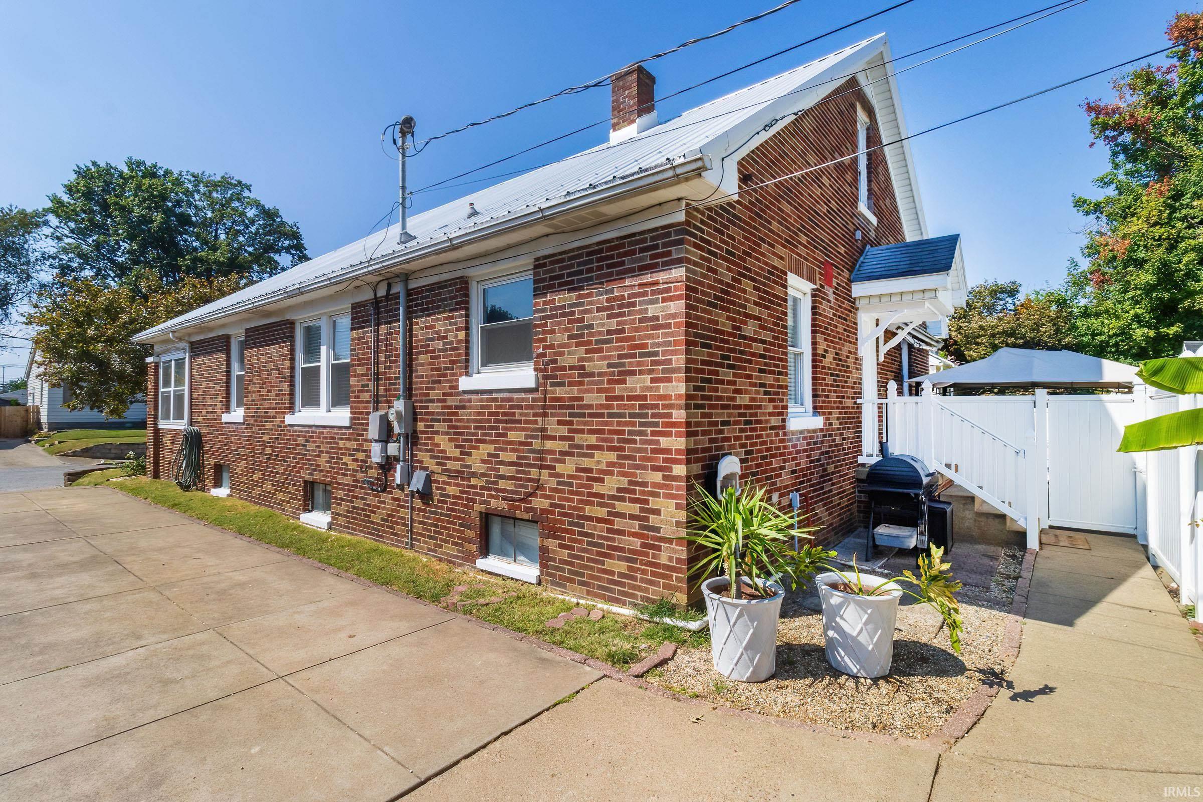 27 N Kelsey Avenue