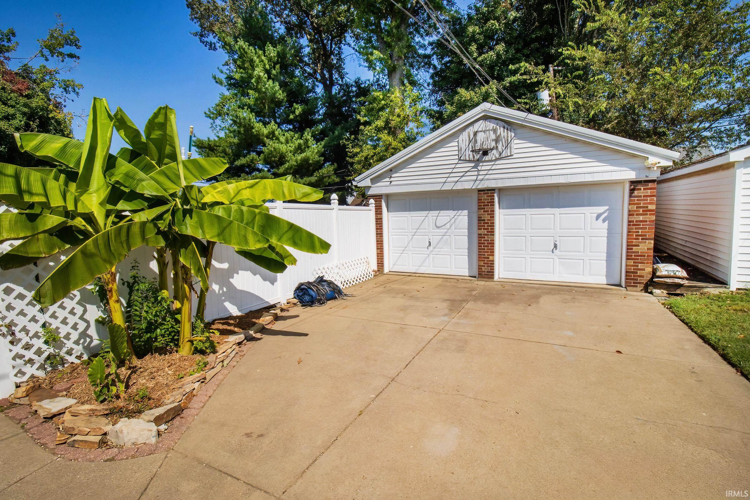 27 N Kelsey Avenue