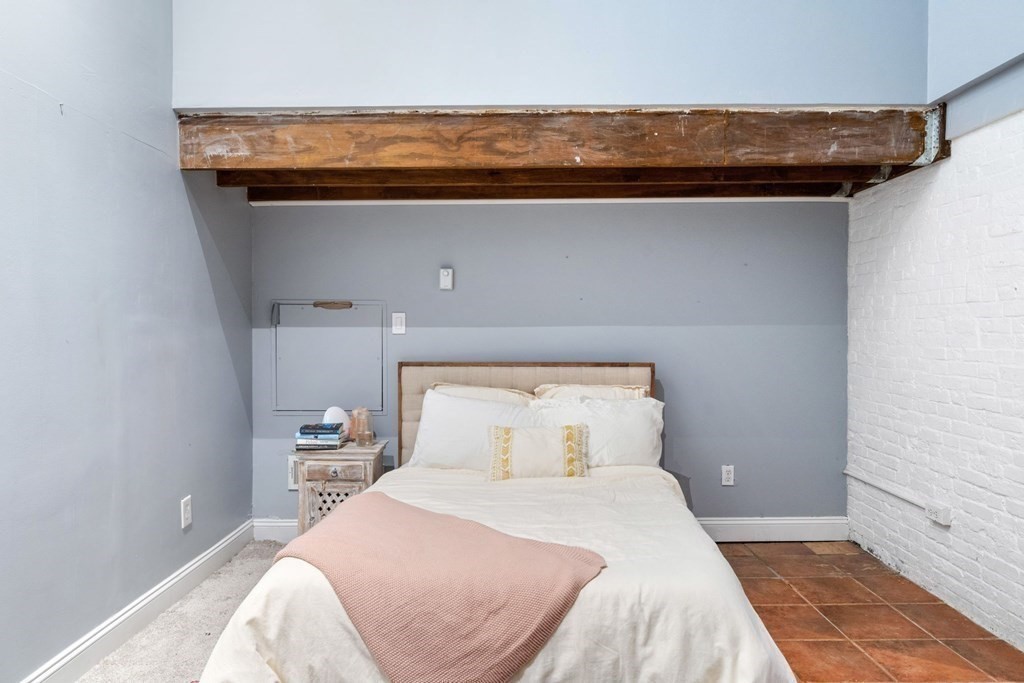 330 1/2 E Street Unit: 1
