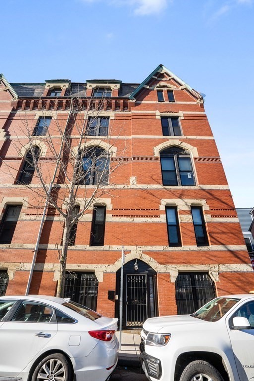 330 1/2 E Street Unit: 1